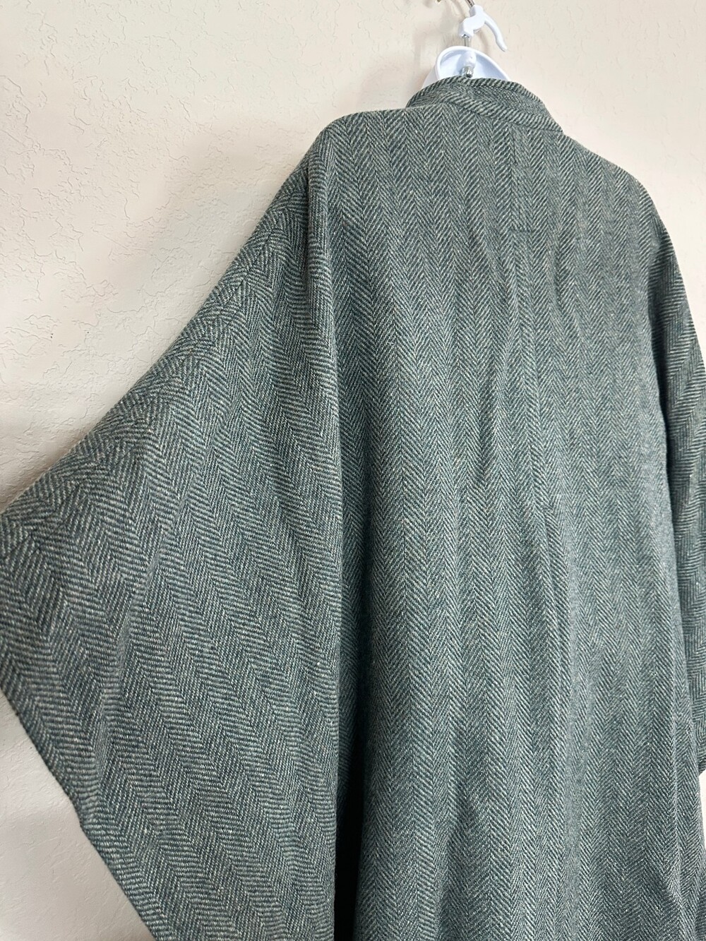 Texas Body Hangings Wool Blend Cape Poncho Herringbone Green Frog Closure Womens - Picture 11 of 13